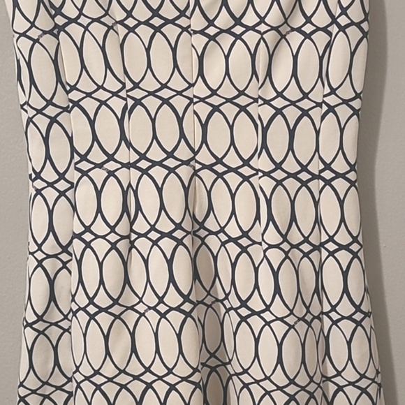 Lilly Pulitzer Navy White geometric Patterned Dress Wmn's S fit and flare dress - Picture 9 of 16